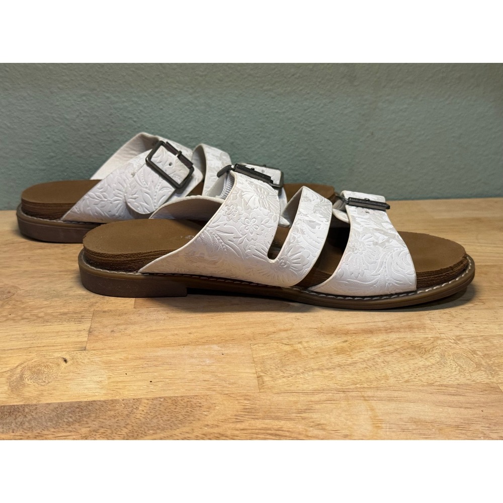 Very G Women White Floral Embossed Triple Strap Slide Sandals Size 7